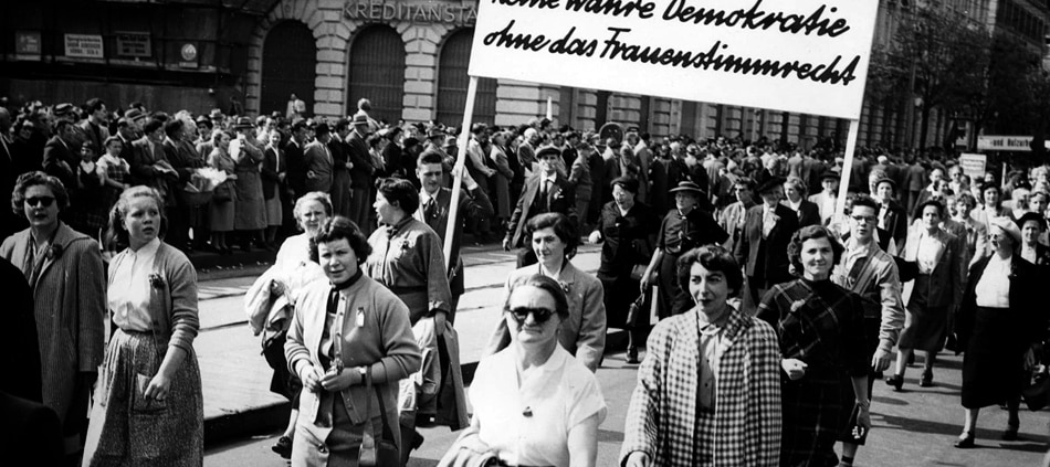 Frauenstimmrechts-Demonstration Symbolbild